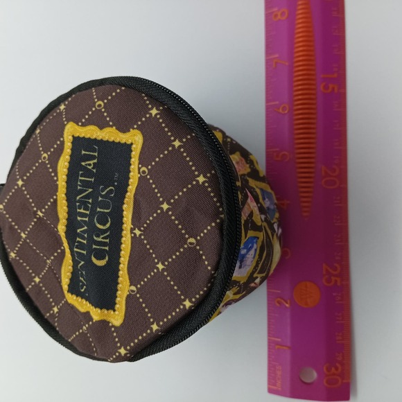 Sentimental circus round zipper pouch - Picture 5 of 7